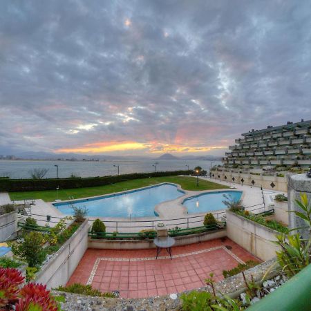 Vistamar. Primera Linea. Bahia De Santona Apartment Bagian luar foto