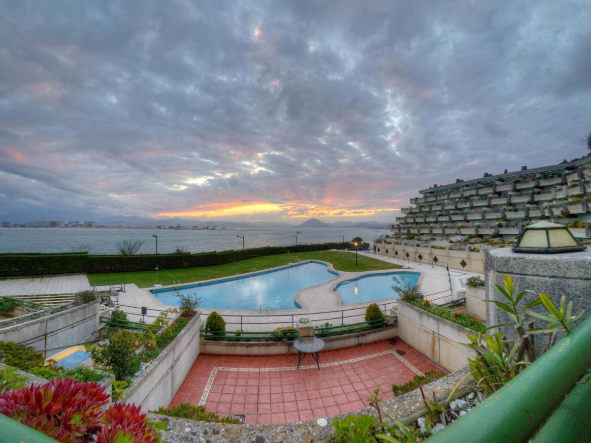 Vistamar. Primera Linea. Bahia De Santona Apartment Bagian luar foto